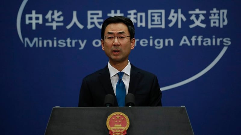 2019年11月28日,中国外交部发言人耿爽在新闻发布会上谴责美国总统特朗普签署《香港人权与民主法案》。(美联社)