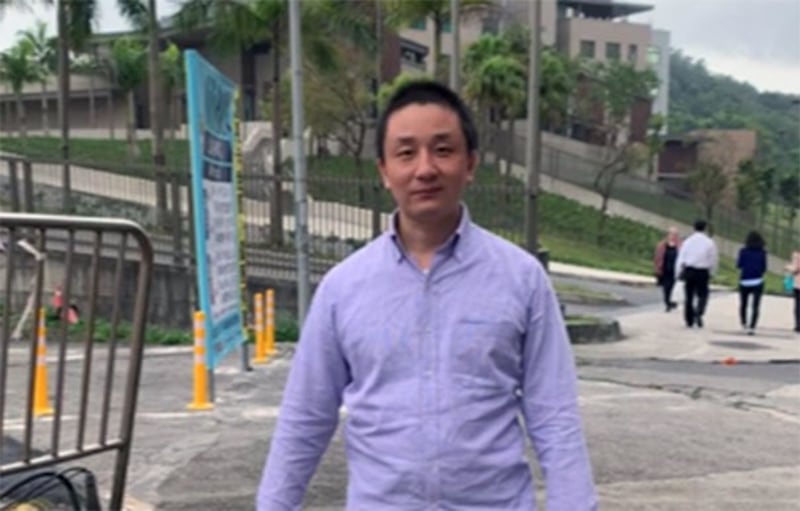 温起锋11月3日赴美国在台协会欲申请政治庇护开直播录视频,二天后被遣送。(温起锋视频截图)