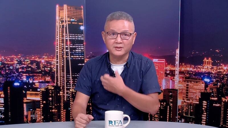 画家颜柯夫在节目解析,中国清算蔓延至艺术界就是个笑话。(节目截图)