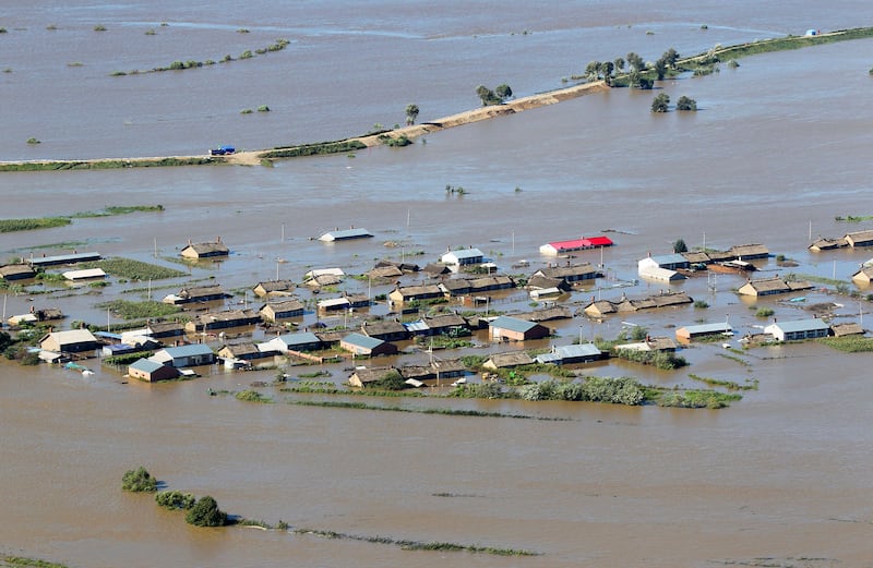 东北地处气候敏感区，近年旱涝频发，严重威胁粮仓收成。