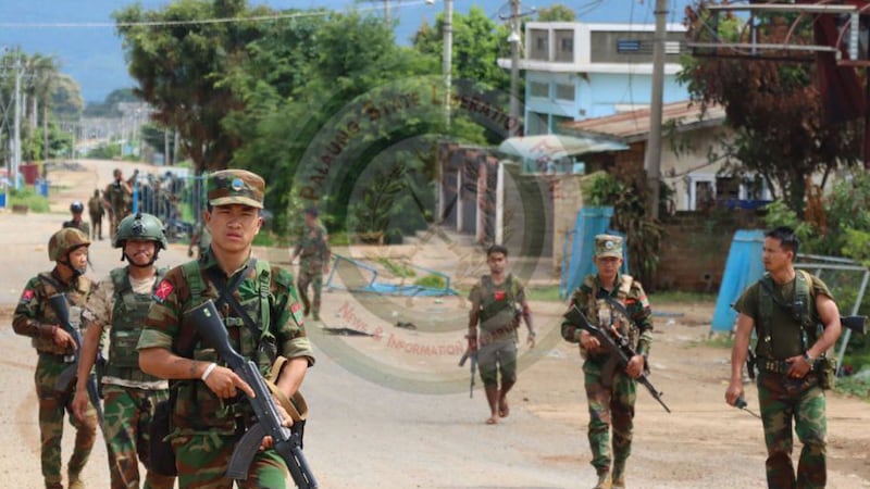 တအောင်းအမျိုးသားတပ်မတော် (TNLA) တပ်ဖွဲ့ဝင်အချို့ကို တွေ့ရစဉ်။ (Telegram/ PSLF/TNLA News Photo)