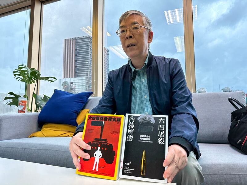 六四亲历者吴仁华三十余年研究不辍,调查六四真相,出版书籍让年轻人不忘历史。(记者夏小华摄)