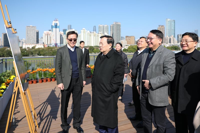 中央港澳辦主任夏寶龍（中），2月9日到調研深港河套，親自向港官「明確指示」加快大灣區建設。