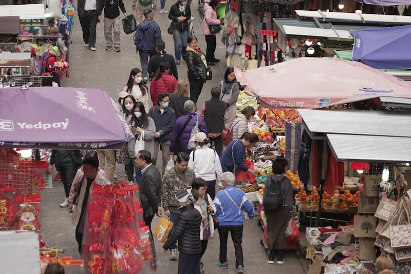 有市民表示,普通市民開支已經減無可減。(衛斯攝)