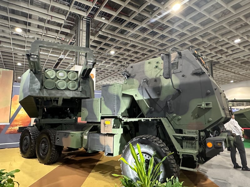 国防展现场展示的海马士多管火箭系统。