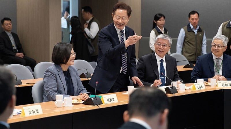 蔡英文总统2019年11月25日参访“台积电晶圆第18厂”。(总统府提供)