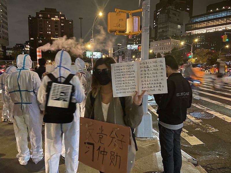 万圣节纽约华人集会 抗议习近平独裁(记者王允 拍摄)