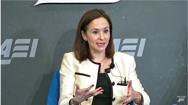 白宫国安会东亚和大洋洲高级主任拉普-胡珀(Mira Rapp-Hooper)(AEI视频截图)