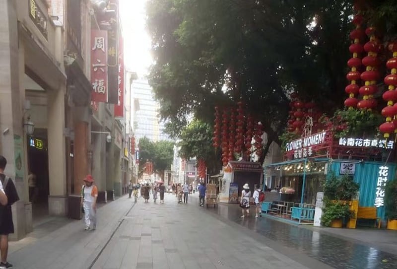 广州上下九路步行街闻名中外,近期前来消费的民众却明显减少。(廖剑豪独家提供,拍摄日期不详)