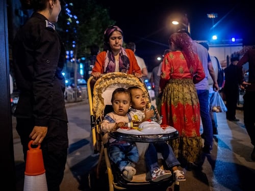 بىڭتۈەن ئاياللىرىنى تۇغۇشقا رىغبەتلەندۈرۈپ، ئۇيغۇر ئاياللىرىنى تۇغۇتتىن چەكلەش