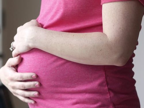 ຂະບວນການ ຮັບຈ້າງ ຖືພາແທນ ໃຫ້ພໍ່ແມ່ຊາວຈີນ ໃນລາວ ກັບມາອີກແລ້ວ