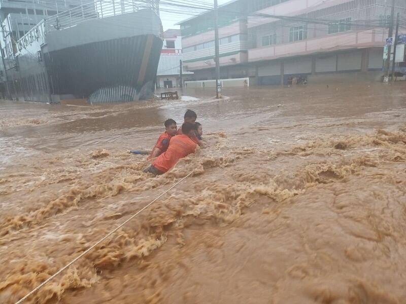 တာချီလိတ်မြို့တွင် မယ်ဆိုင်ချောင်းရေ မြင့်တက်မှုကြောင့် ရေကြီးရေလျှံနေသည်ကို ၂၀၂၄ ခုနှစ် စက်တင်ဘာလ ၁၀ ရက်နေ့က တွေ့ရစဉ်။ (ဓာတ်ပုံ - ဦးလှမိုး (တာချီလိတ်) လူမှုကူညီရေးအသင်း)