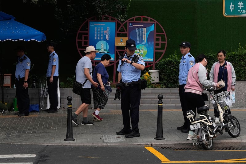 2024年7月15日,中共二十届三中全会在北京京西宾馆召开。京西宾馆附近一带保安严密,多个路口有警察及便衣驻守。(美联社)