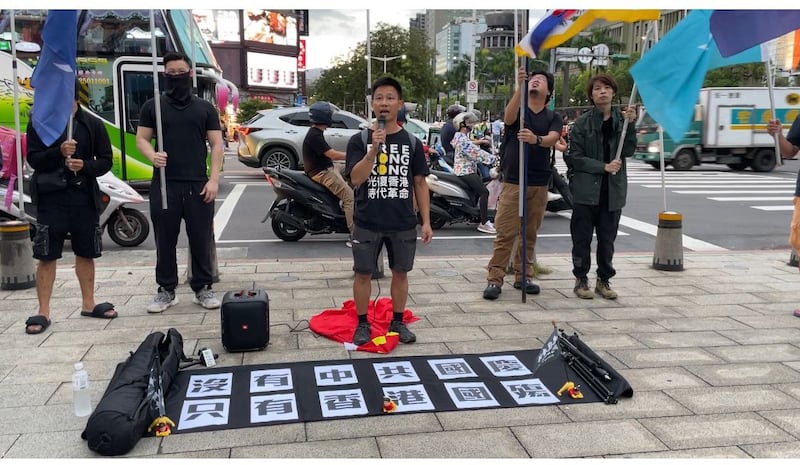 赴汤批评中国旅客的破坏行为,称不认同自由民主请回去中国。(陈子非摄)