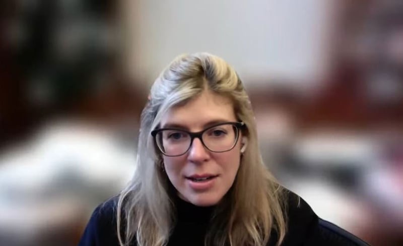 美国哈佛大学商学院(Harvard Business School)工商管理系副教授任美格(Meg Rithmire)在会上表示,中国政府如今出现的严重负债危机,很大因素是因为当局在2008年金融风暴后实施了错误的经济刺激政策。(视频截图/彼得森国际经济研究所官网)